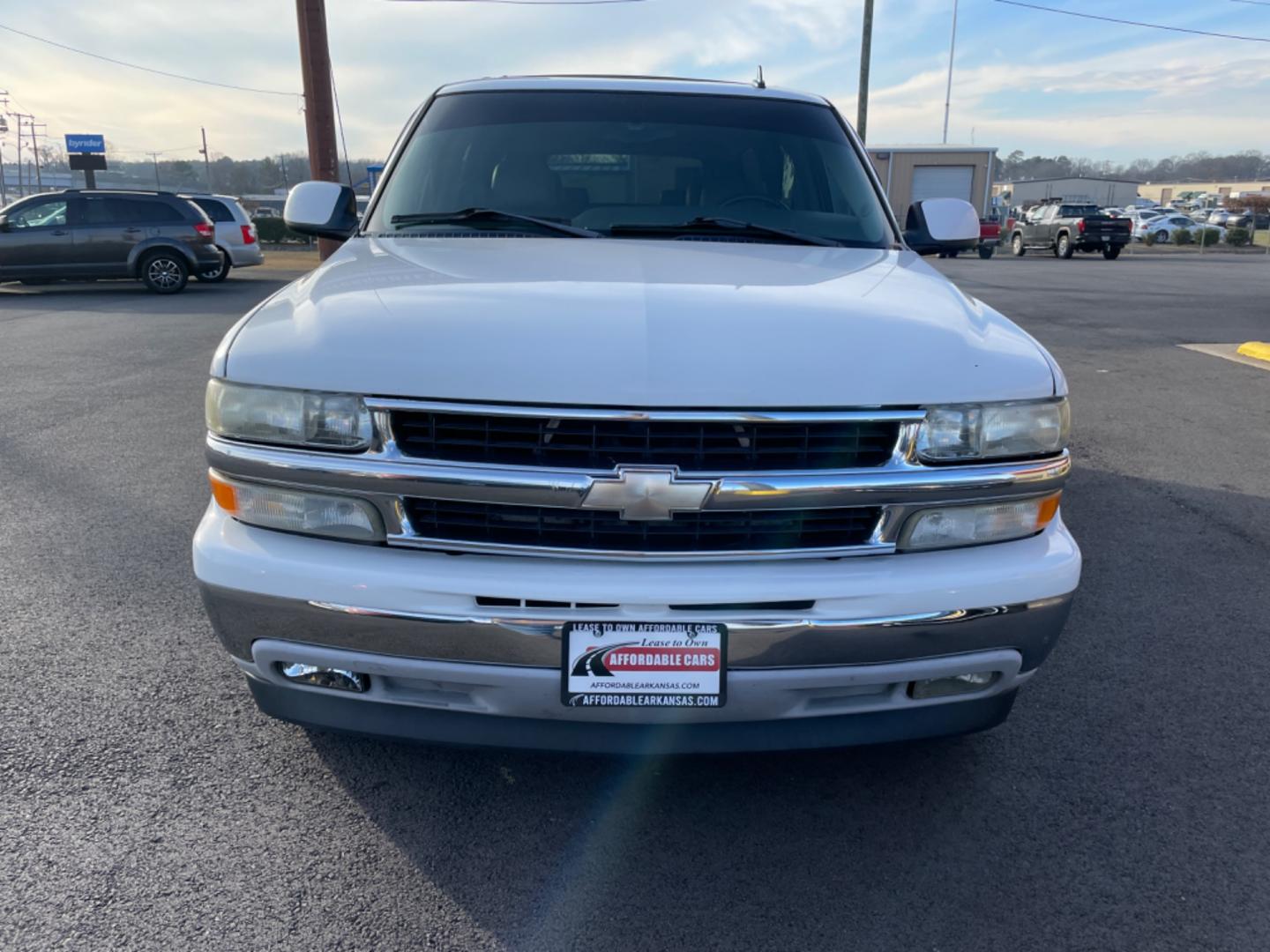 2006 White Chevrolet Suburban 1500 (1GNEC16Z16J) with an V8, 5.3 Liter engine, Automatic transmission, located at 8008 Warden Rd, Sherwood, AR, 72120, (501) 801-6100, 34.830078, -92.186684 - Photo#2